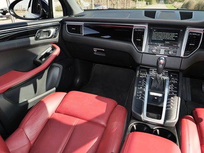 Lot 29 - 2015 Porsche Macan S S-A