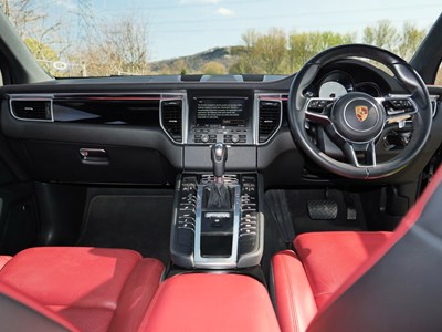 Lot 29 - 2015 Porsche Macan S S-A