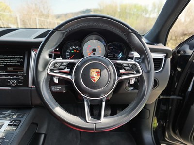 Lot 29 - 2015 Porsche Macan S S-A