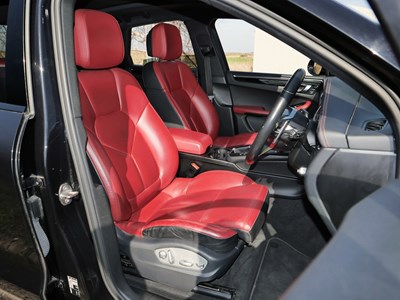 Lot 29 - 2015 Porsche Macan S S-A
