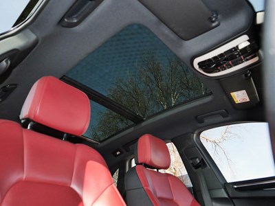 Lot 29 - 2015 Porsche Macan S S-A