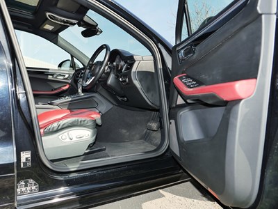 Lot 29 - 2015 Porsche Macan S S-A