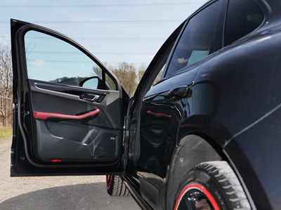 Lot 29 - 2015 Porsche Macan S S-A