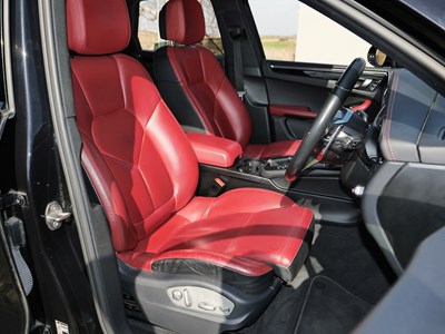 Lot 29 - 2015 Porsche Macan S S-A
