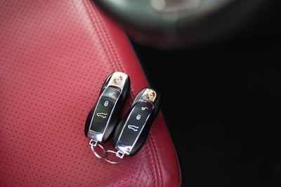Lot 29 - 2015 Porsche Macan S S-A