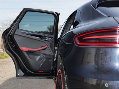 Lot 29 - 2015 Porsche Macan S S-A