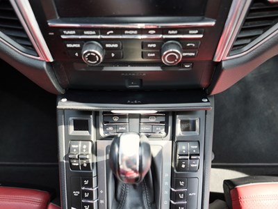 Lot 29 - 2015 Porsche Macan S S-A