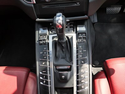 Lot 29 - 2015 Porsche Macan S S-A