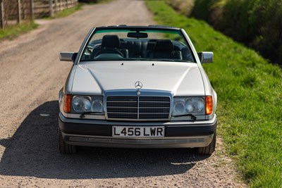 Lot 39 - 1993 Mercedes Benz 320 CE Cabriolet