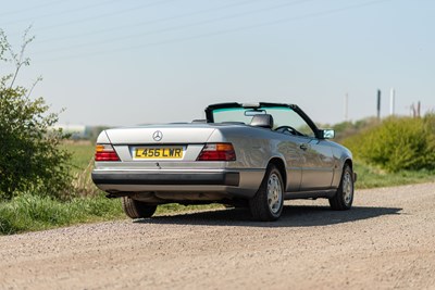 Lot 39 - 1993 Mercedes Benz 320 CE Cabriolet