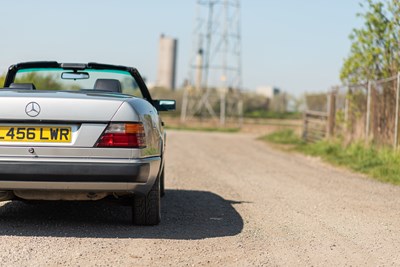 Lot 39 - 1993 Mercedes Benz 320 CE Cabriolet