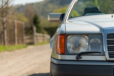 Lot 39 - 1993 Mercedes Benz 320 CE Cabriolet