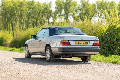 Lot 39 - 1993 Mercedes Benz 320 CE Cabriolet