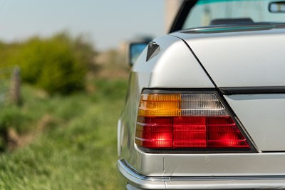 Lot 39 - 1993 Mercedes Benz 320 CE Cabriolet