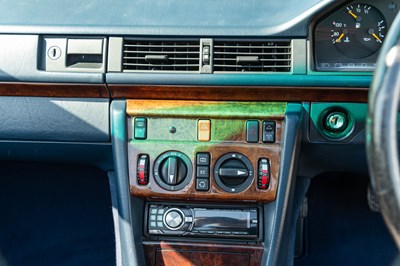 Lot 39 - 1993 Mercedes Benz 320 CE Cabriolet