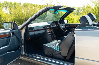 Lot 39 - 1993 Mercedes Benz 320 CE Cabriolet