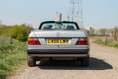 Lot 39 - 1993 Mercedes Benz 320 CE Cabriolet
