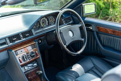 Lot 39 - 1993 Mercedes Benz 320 CE Cabriolet