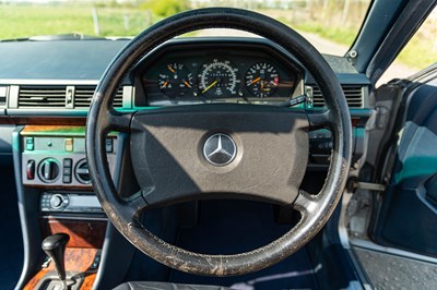 Lot 39 - 1993 Mercedes Benz 320 CE Cabriolet