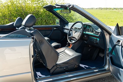 Lot 39 - 1993 Mercedes Benz 320 CE Cabriolet