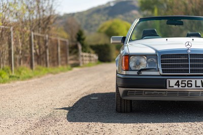 Lot 39 - 1993 Mercedes Benz 320 CE Cabriolet