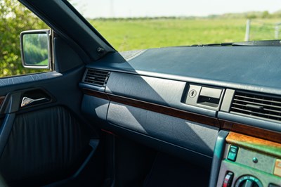 Lot 39 - 1993 Mercedes Benz 320 CE Cabriolet