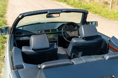 Lot 39 - 1993 Mercedes Benz 320 CE Cabriolet