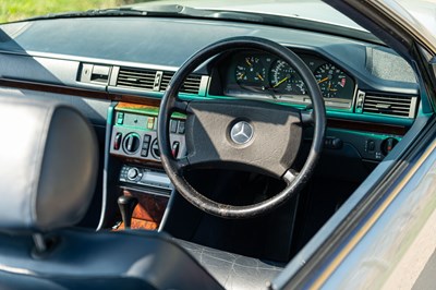 Lot 39 - 1993 Mercedes Benz 320 CE Cabriolet