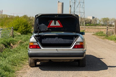 Lot 39 - 1993 Mercedes Benz 320 CE Cabriolet