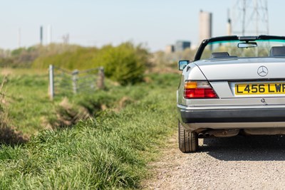 Lot 39 - 1993 Mercedes Benz 320 CE Cabriolet