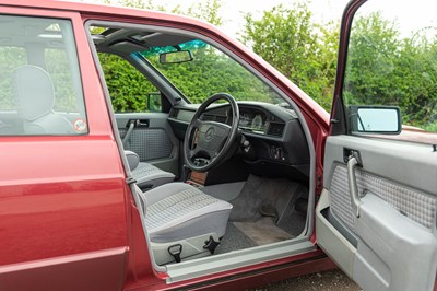 Lot 40 - 1993 Mercedes 190E Sportline