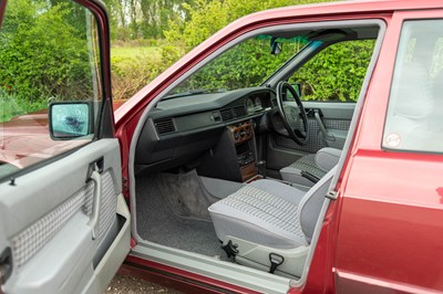 Lot 40 - 1993 Mercedes 190E Sportline