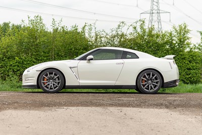 Lot 55 - 2016 Nissan R35 GT-R Recaro