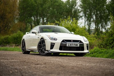 Lot 56 - 2017 Nissan R35 GT-R Recaro