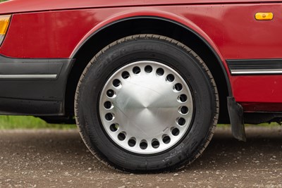 Lot 23 - 1989 Saab 900i