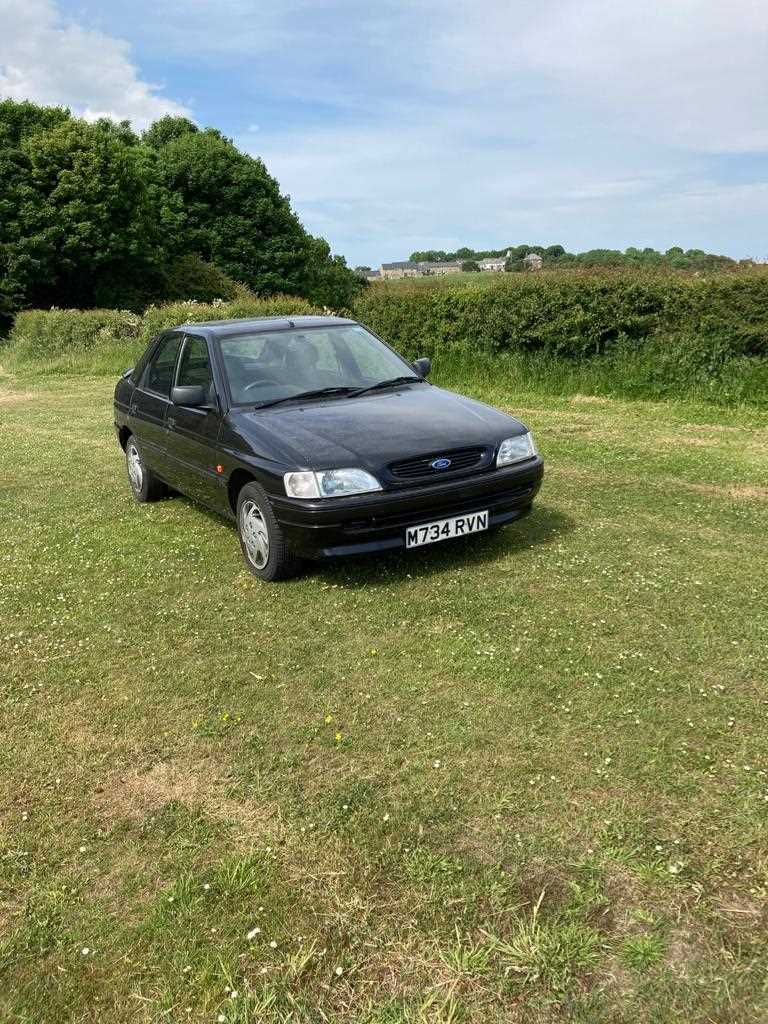 Lot 64 - 1995 Ford Escort Mistral