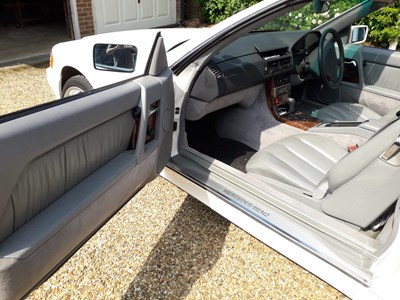 Lot 70 - 1994 Mercedes-Benz SL 320 Sports