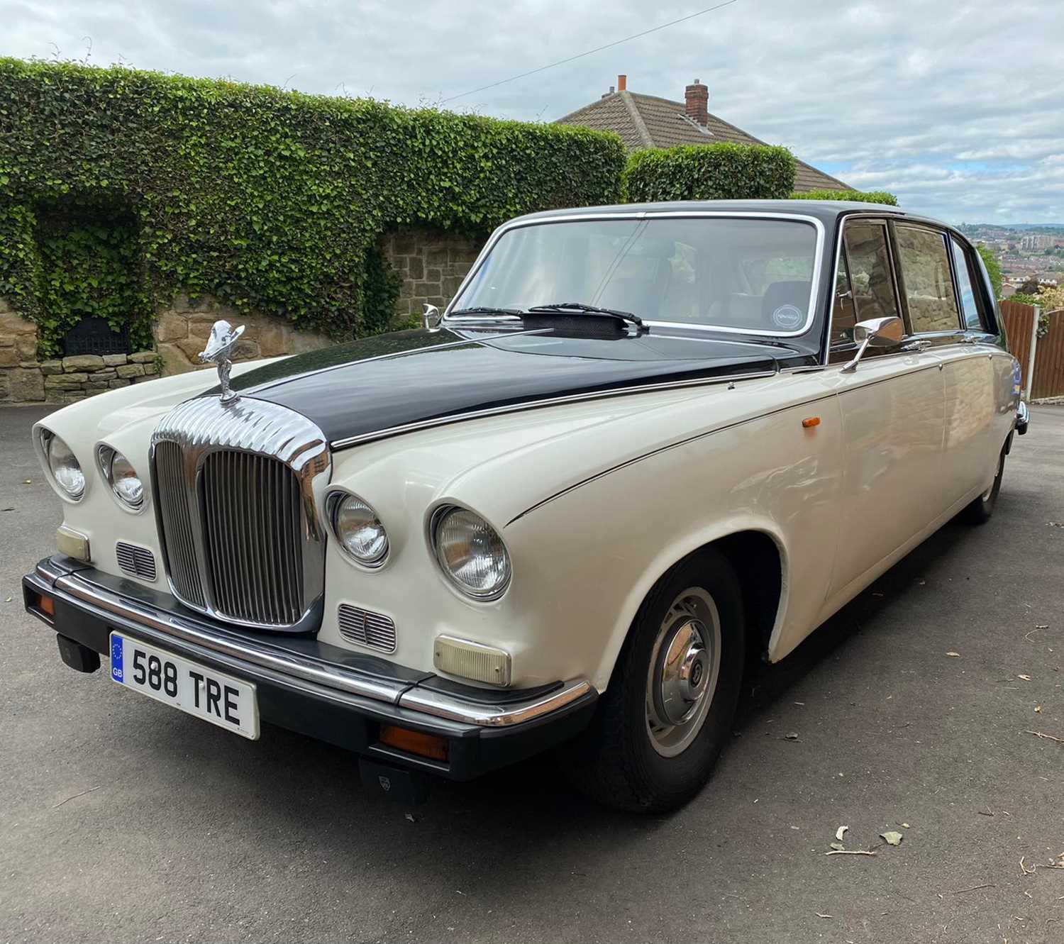 Lot 75 - 1990 Daimler DS420 Limousine