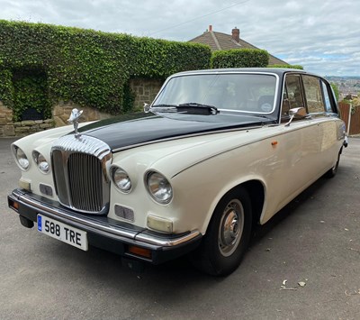 Lot 75 - 1990 Daimler DS420 Limousine