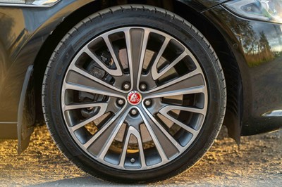 Lot 72 - 2017 Jaguar XJ Autobiography