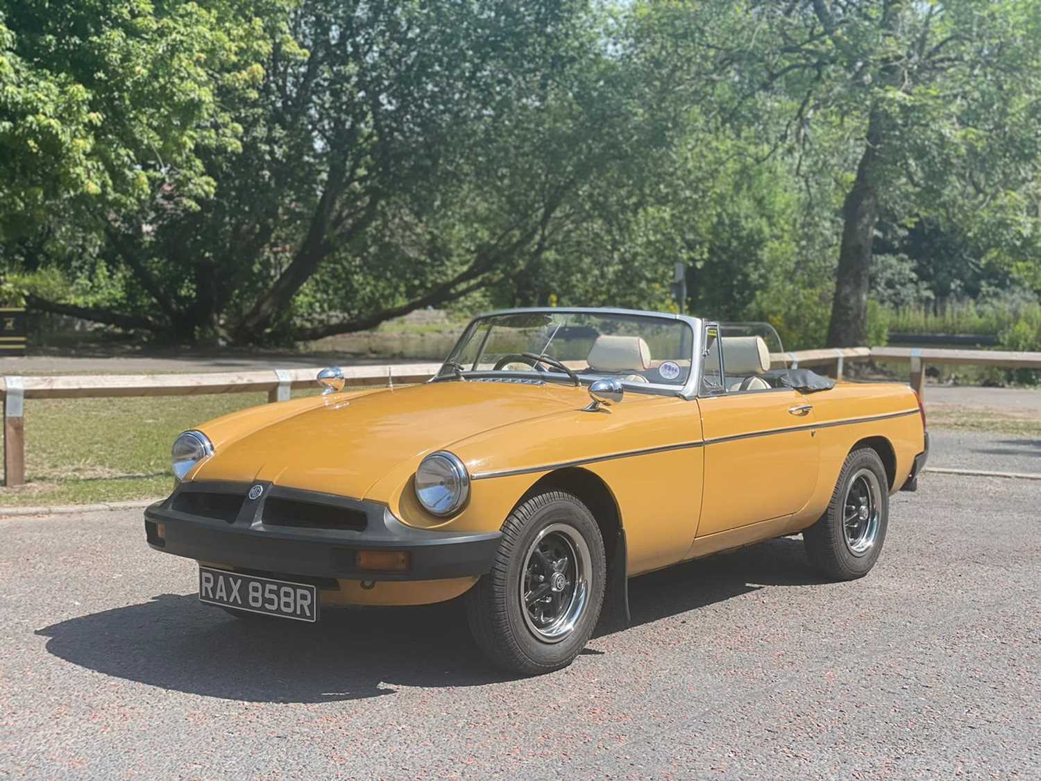 Lot 109 - 1977 MGB Roadster