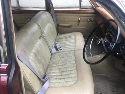 Lot 90 - 1965 Daimler V8-250