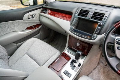Lot 6 - 2010 Toyota Crown Royal