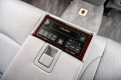 Lot 6 - 2010 Toyota Crown Royal