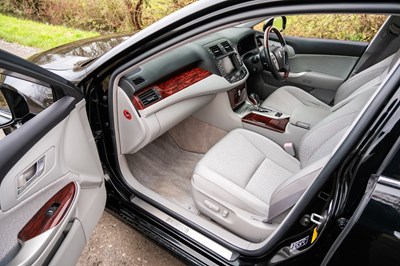 Lot 6 - 2010 Toyota Crown Royal