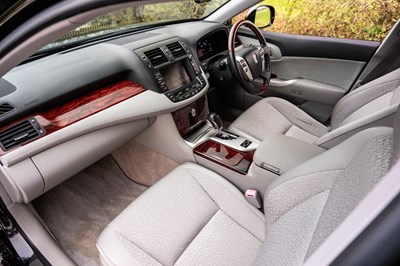 Lot 6 - 2010 Toyota Crown Royal