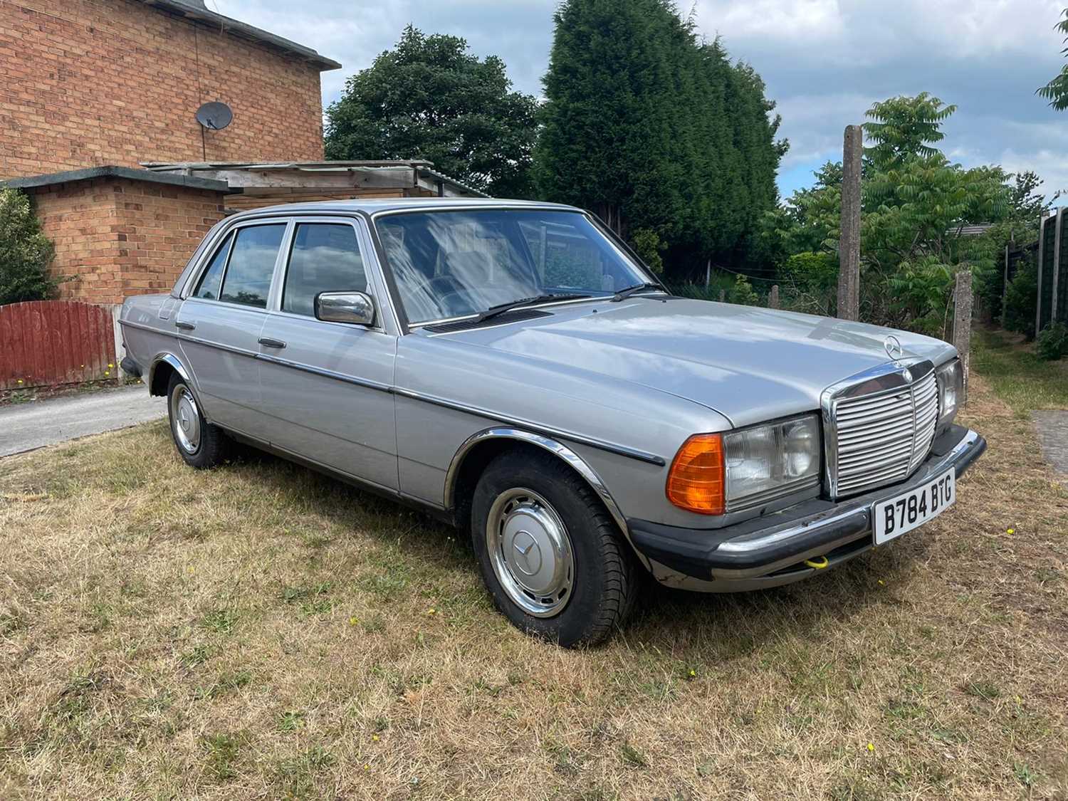 Lot 78 - 1984 Mercedes-Benz 200