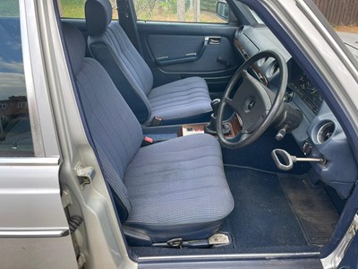 Lot 78 - 1984 Mercedes-Benz 200