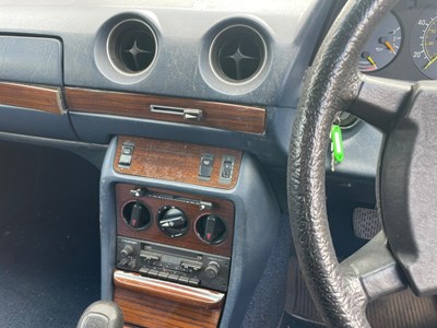 Lot 78 - 1984 Mercedes-Benz 200