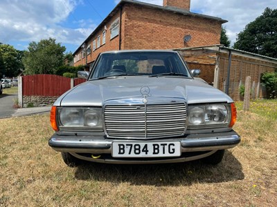 Lot 78 - 1984 Mercedes-Benz 200